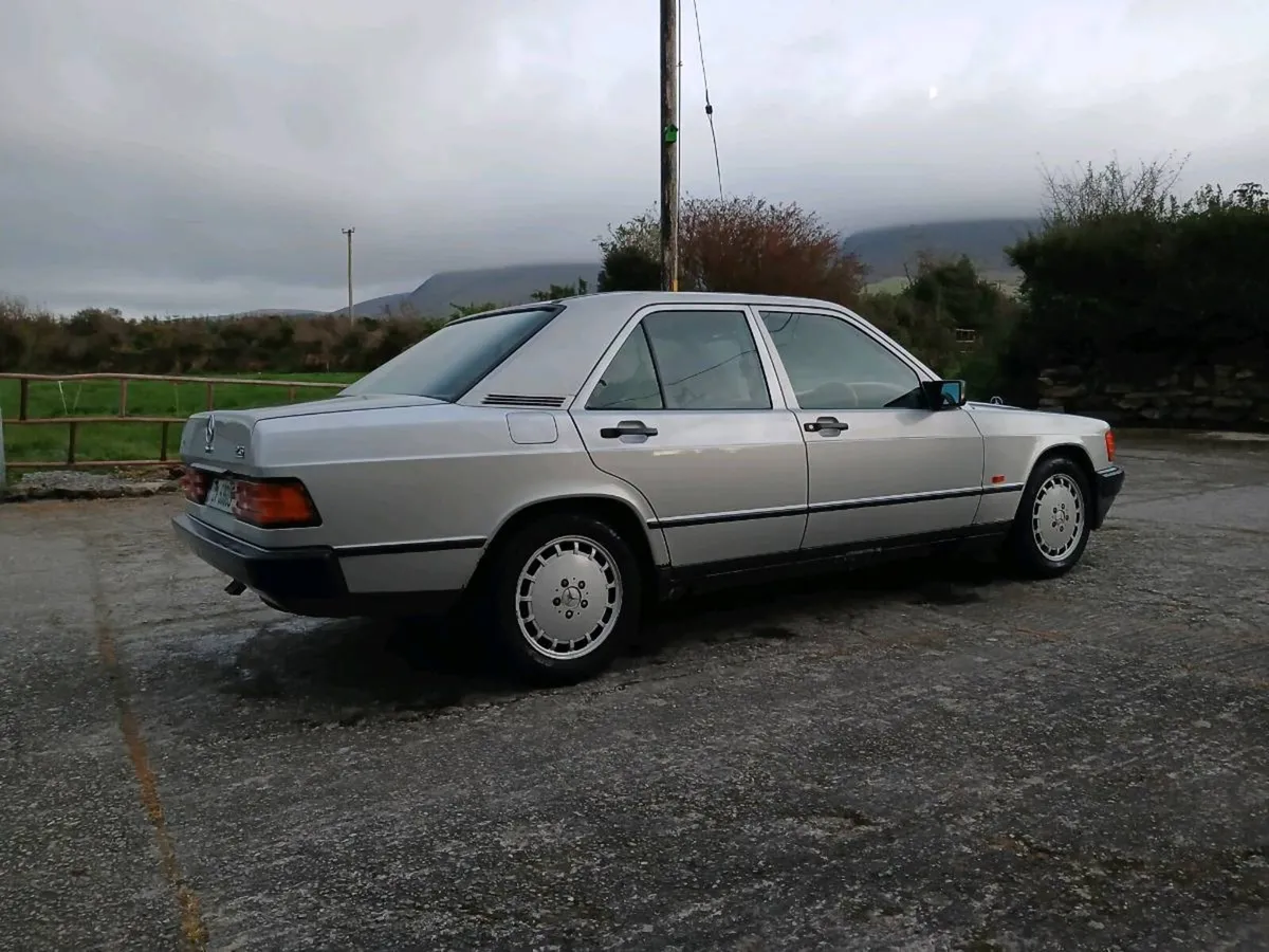 Mercedes 190E 2.6 - Image 4
