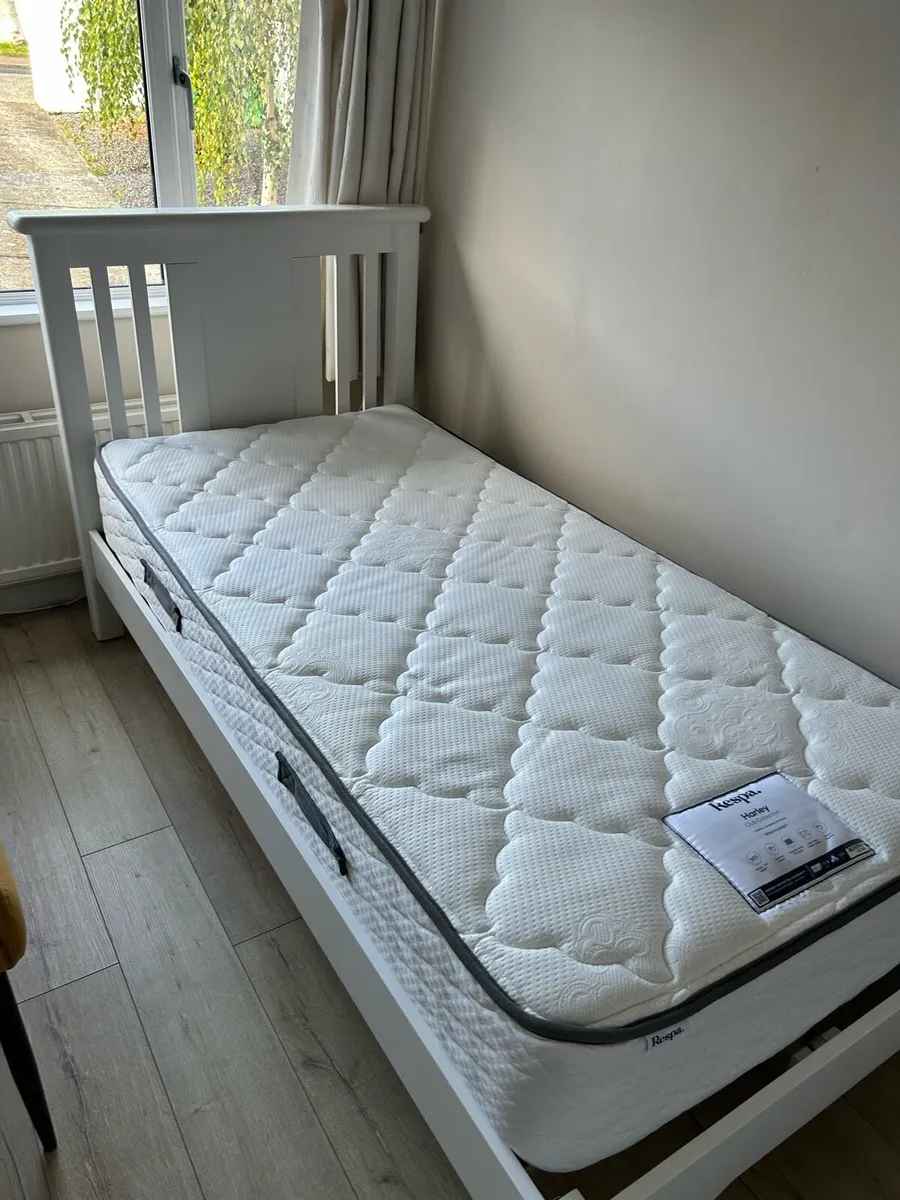 Single bed with respa mattress - Image 1