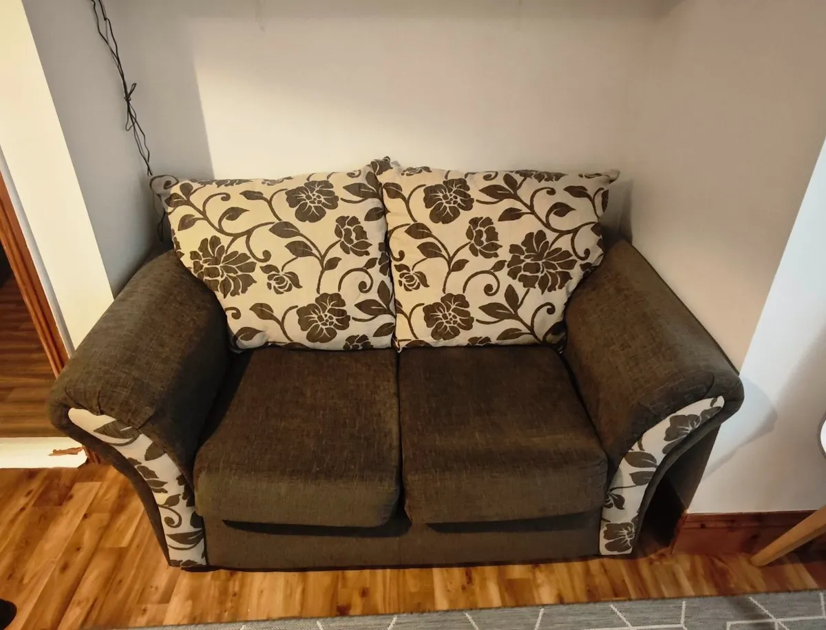 2 Sofas - 3 seaters and 2 seaters - Image 2