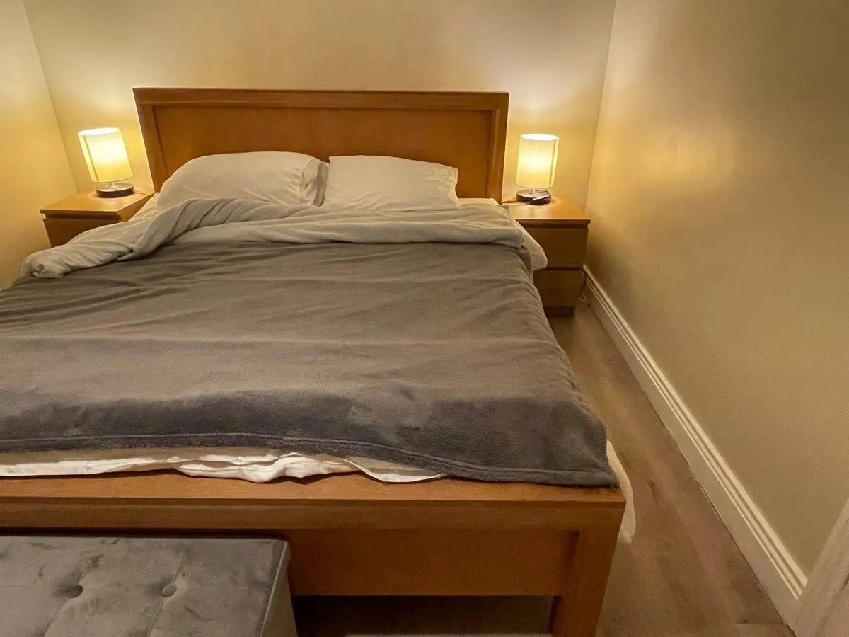 Solid oak bed frame (Super King) - Image 3