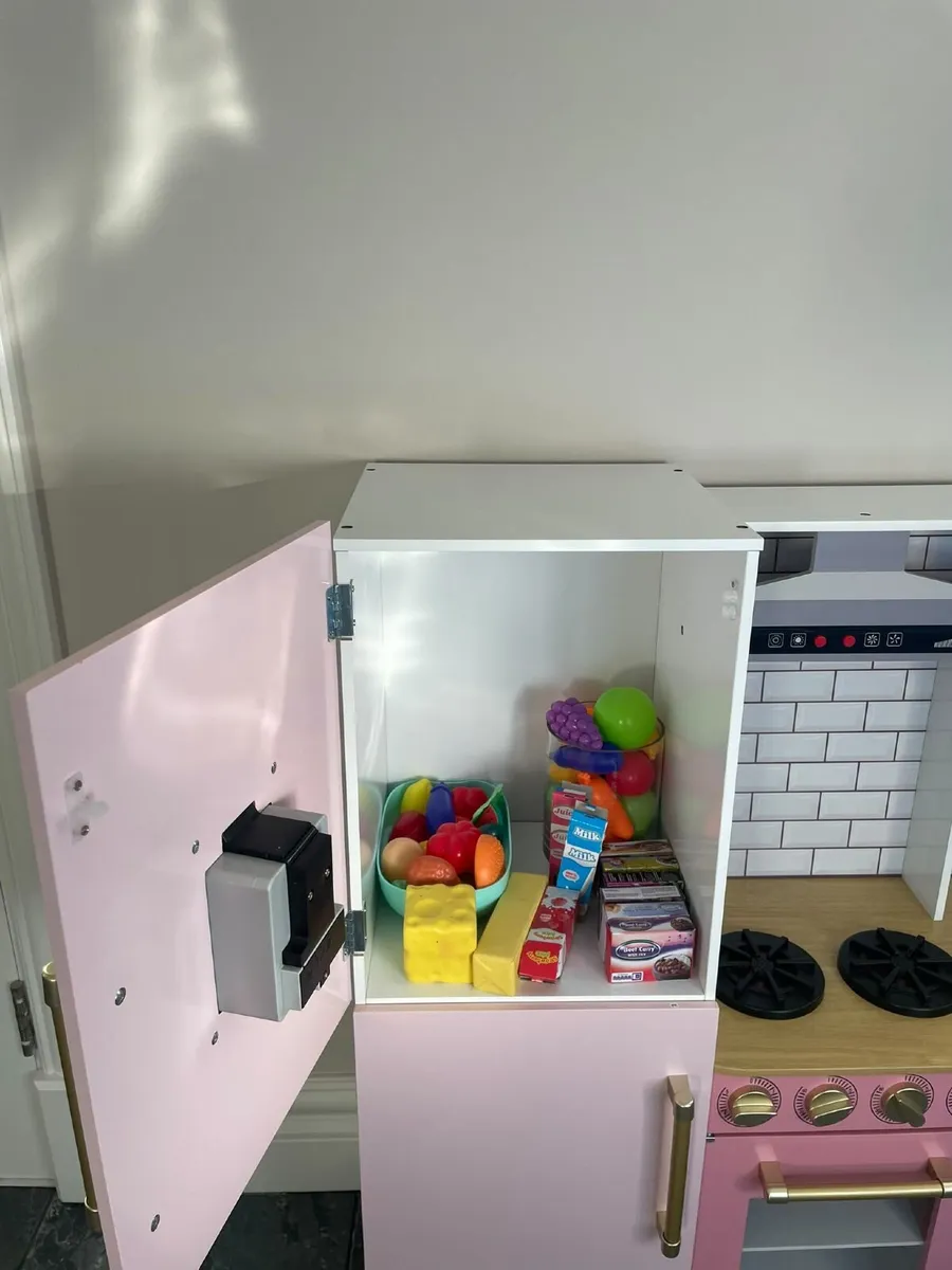 Pink Wooden Kitchen - Image 3