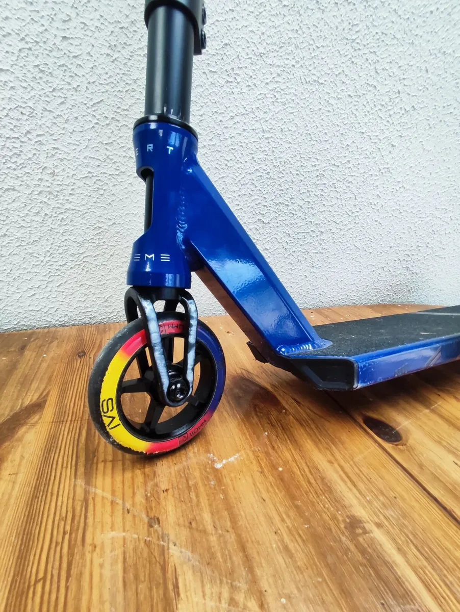 Invert Journey 2 rainbow stunt scooter with box - Image 4