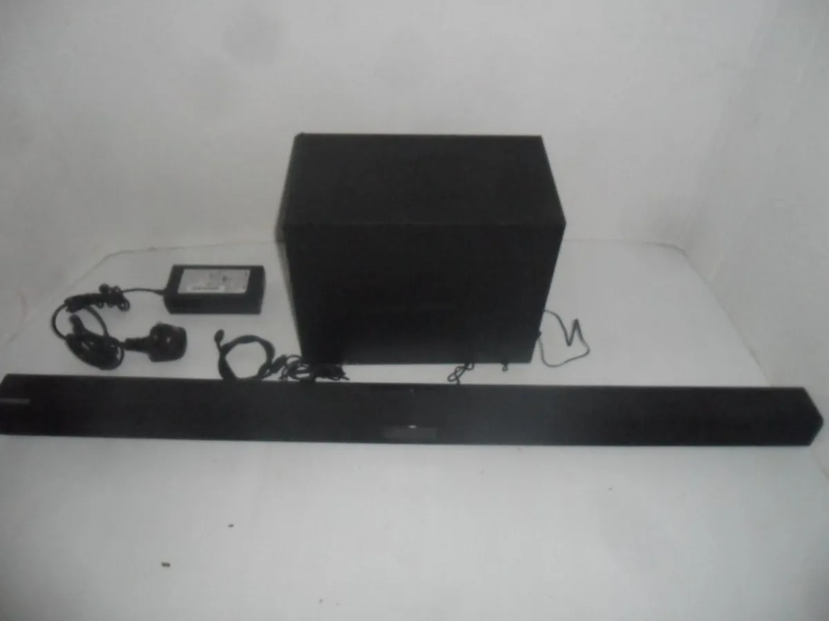 Samsung sound bar with sub - Image 1