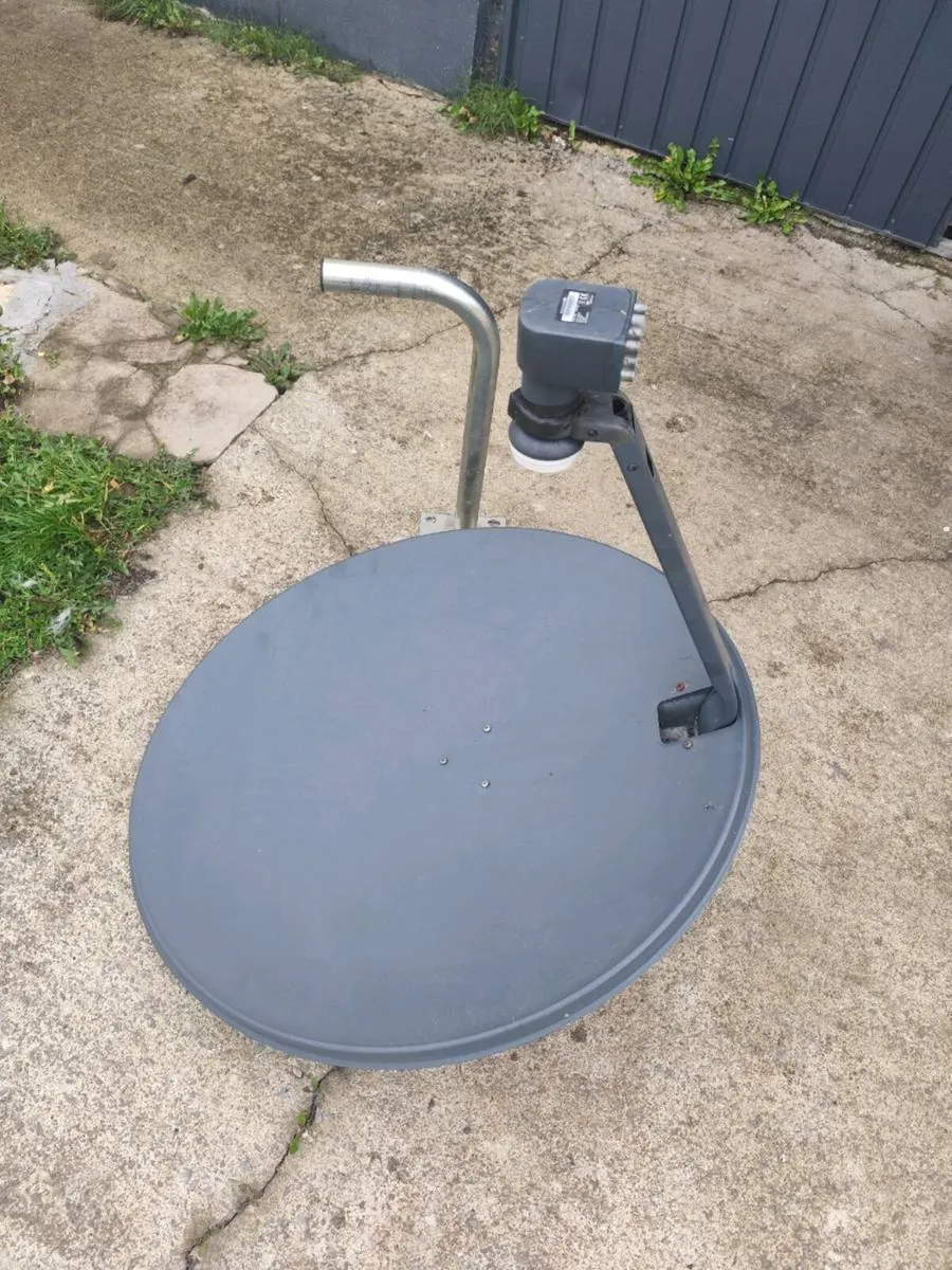 TV Satelite dish with 2 bracket - Image 2