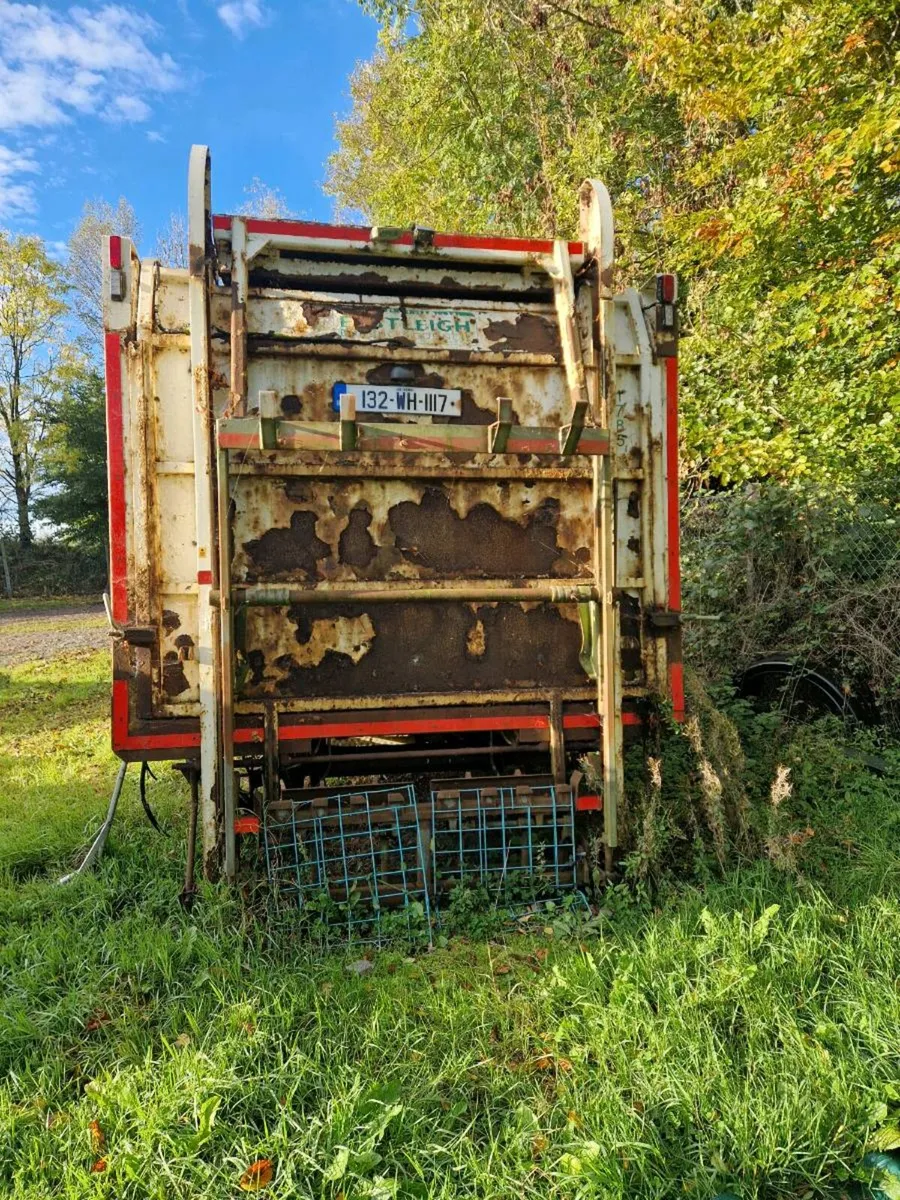 Body and bin lifter - Image 2