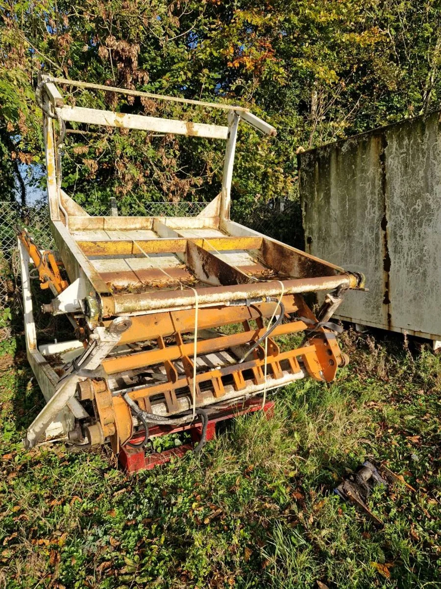 Body and bin lifter - Image 3