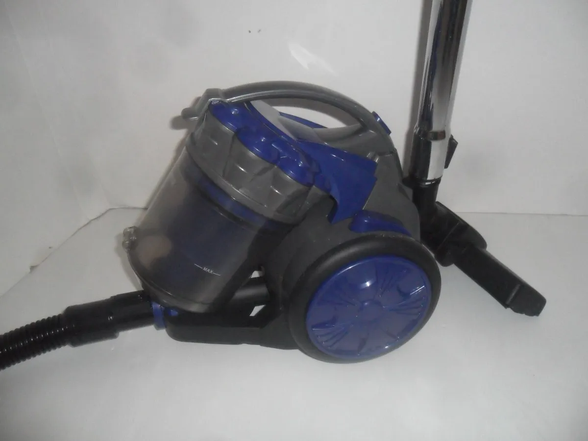 Tower vacuum cleaner. - Image 1
