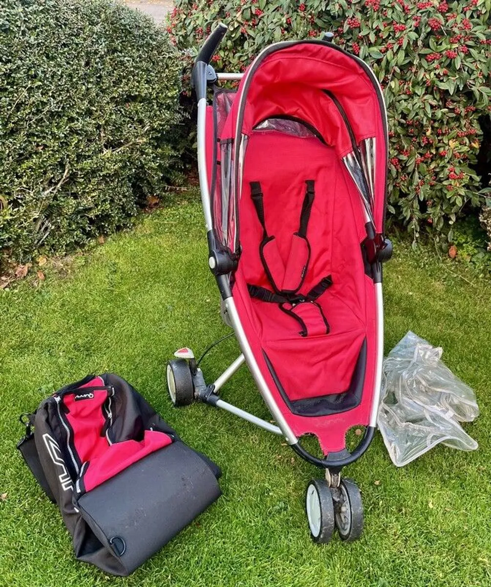 Quinny Zapp pushchair and Graco booster car seat - Image 1