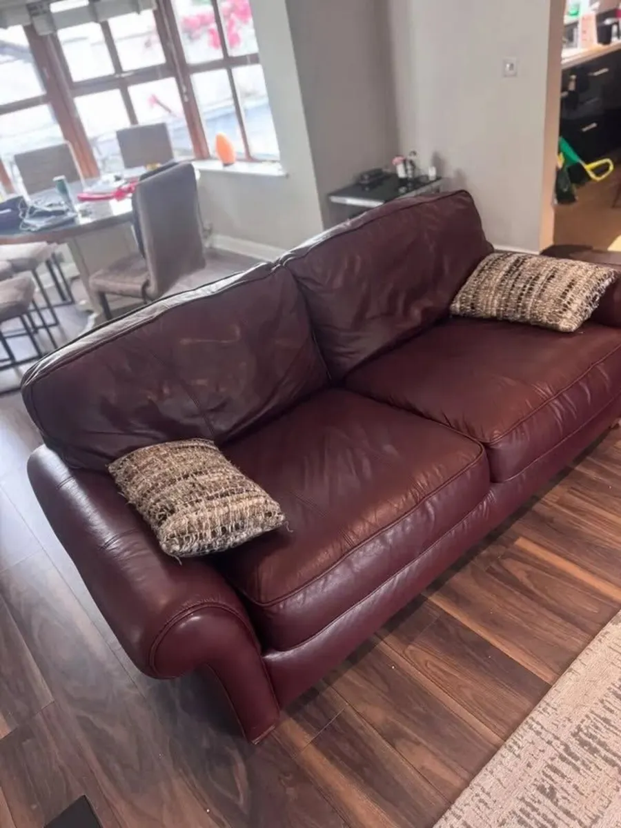 Burgundy leather 2-seater couch - Image 3