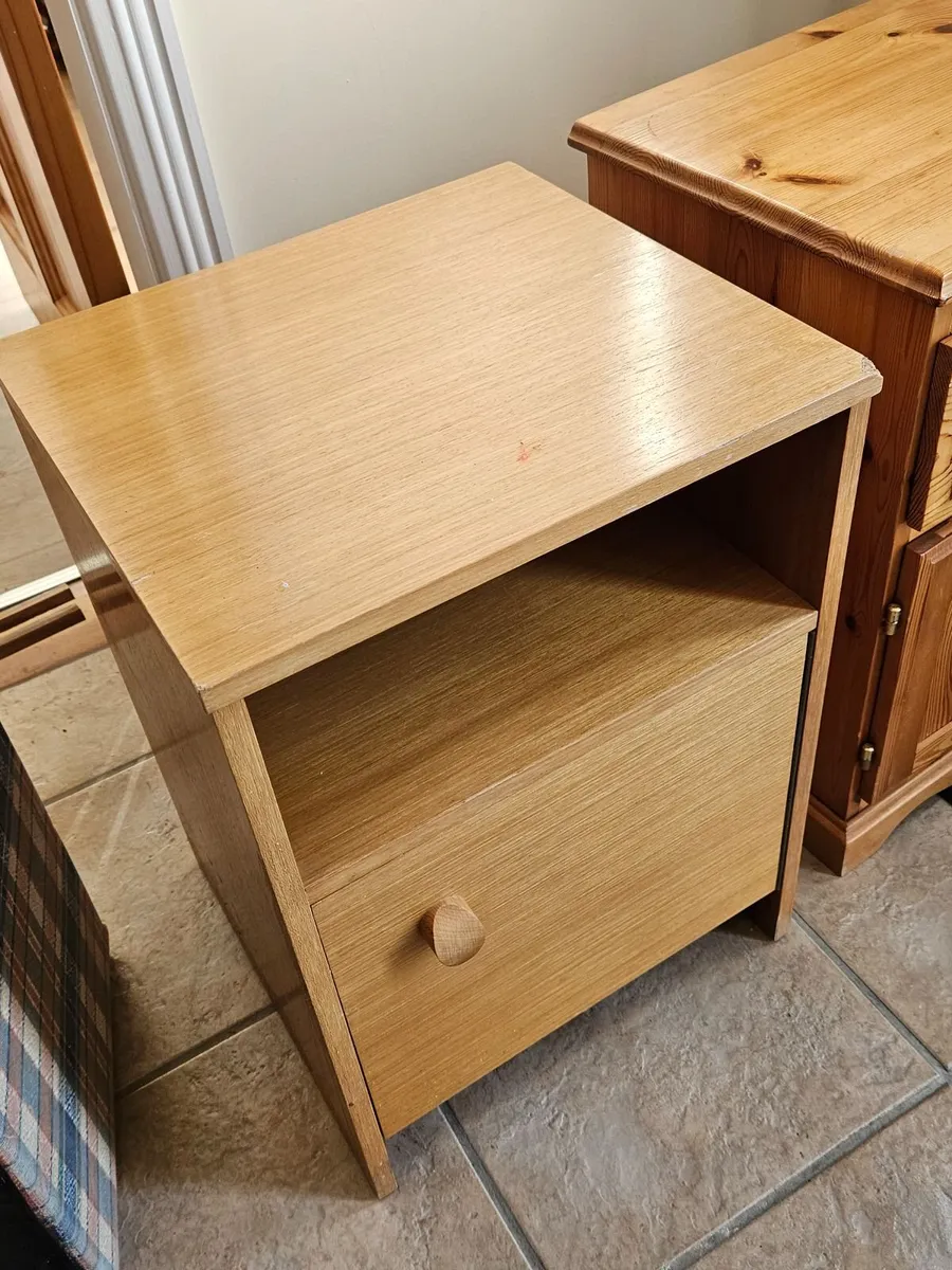 Bed & lockers - Image 4