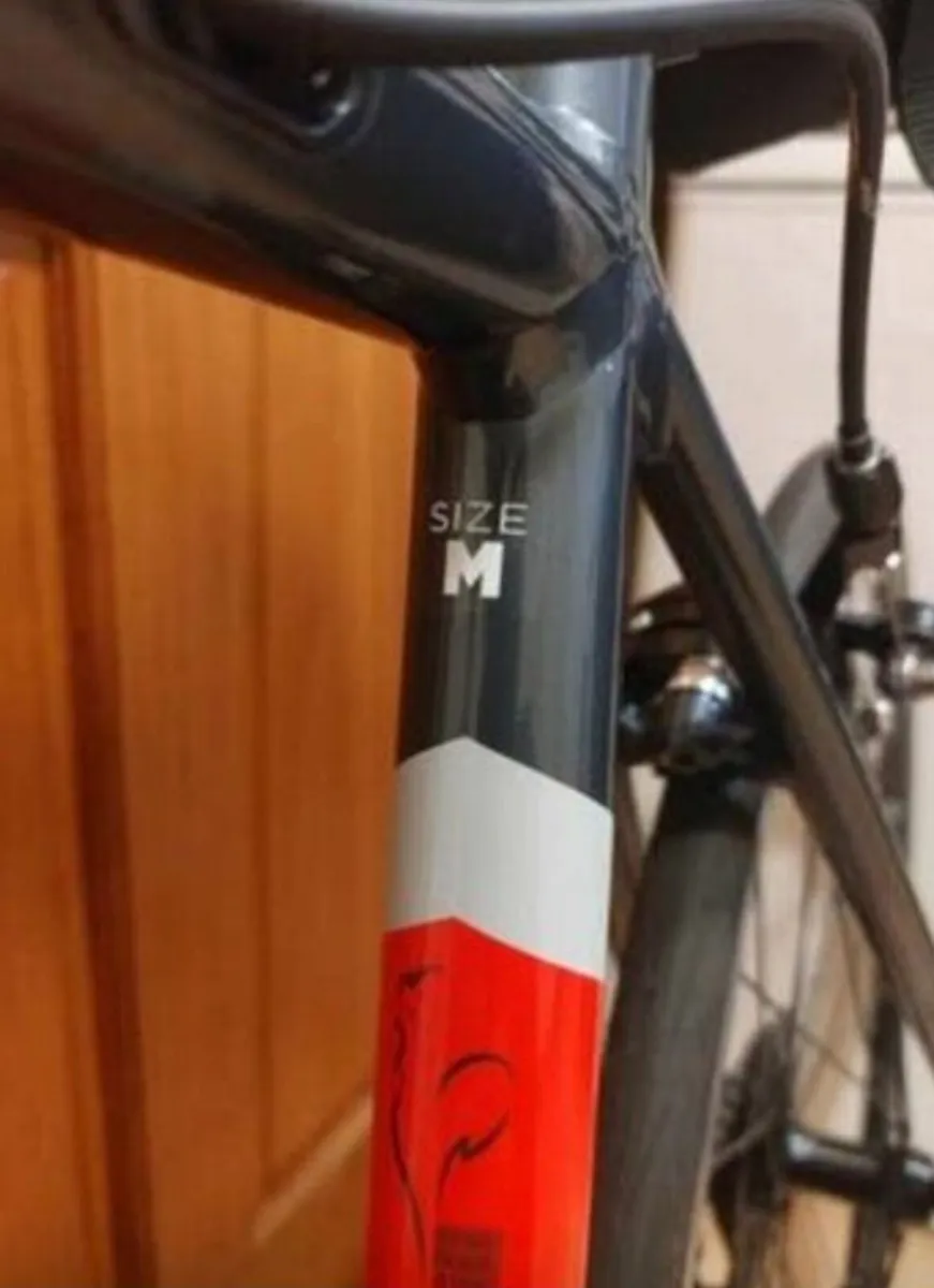 Road Bike Like New - Frame Size M - Image 2