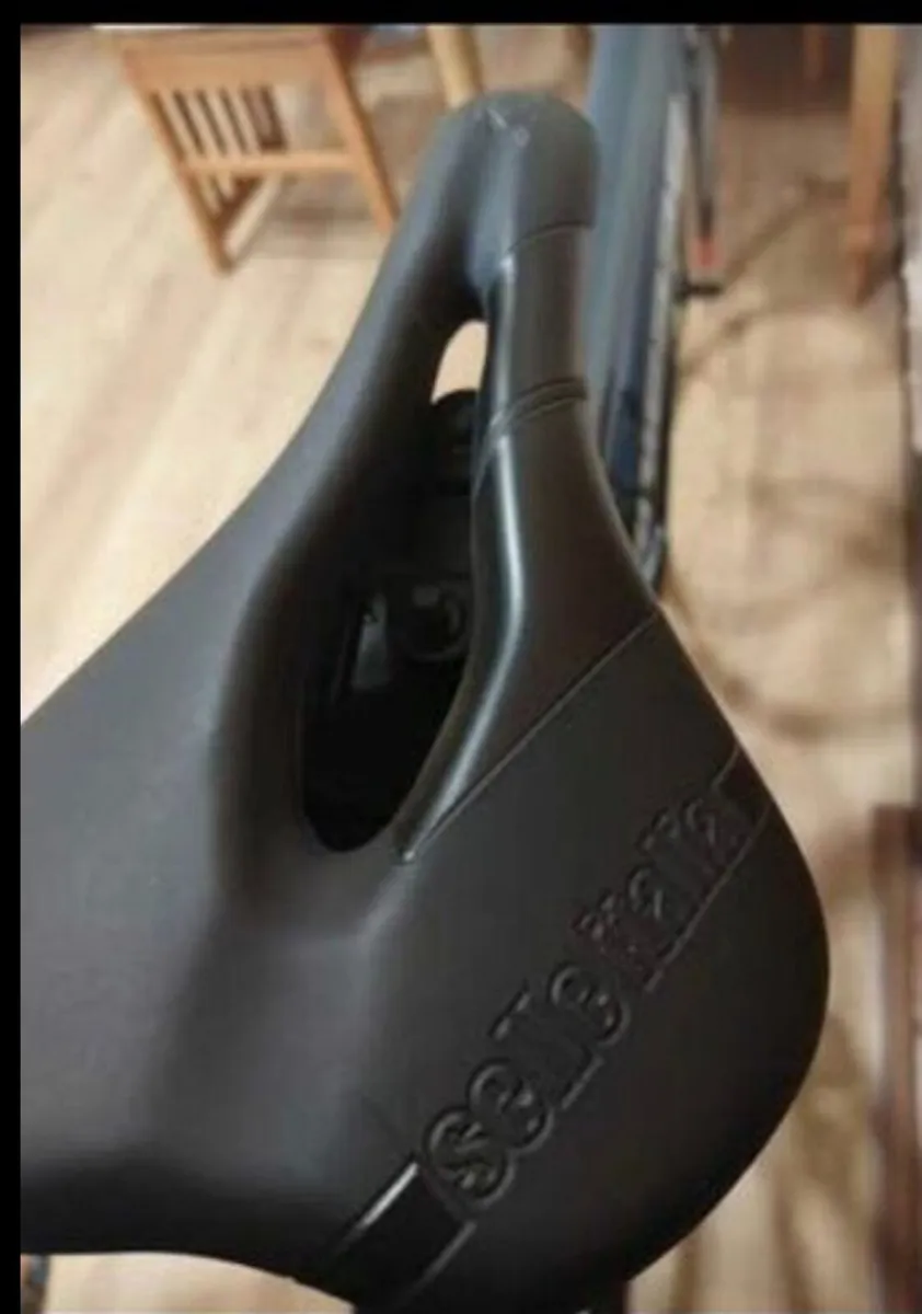 Road Bike Like New - Frame Size M - Image 3