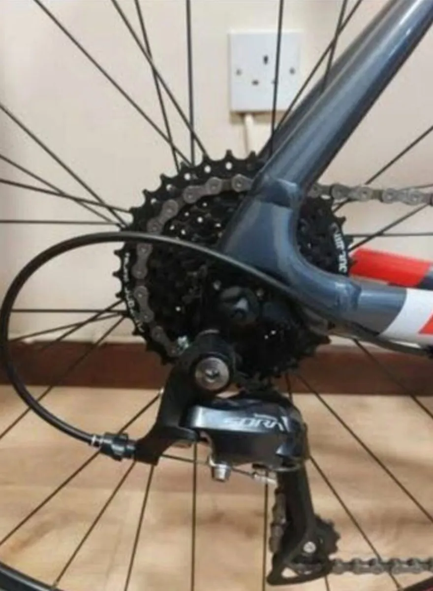 Road Bike Like New - Frame Size M - Image 4