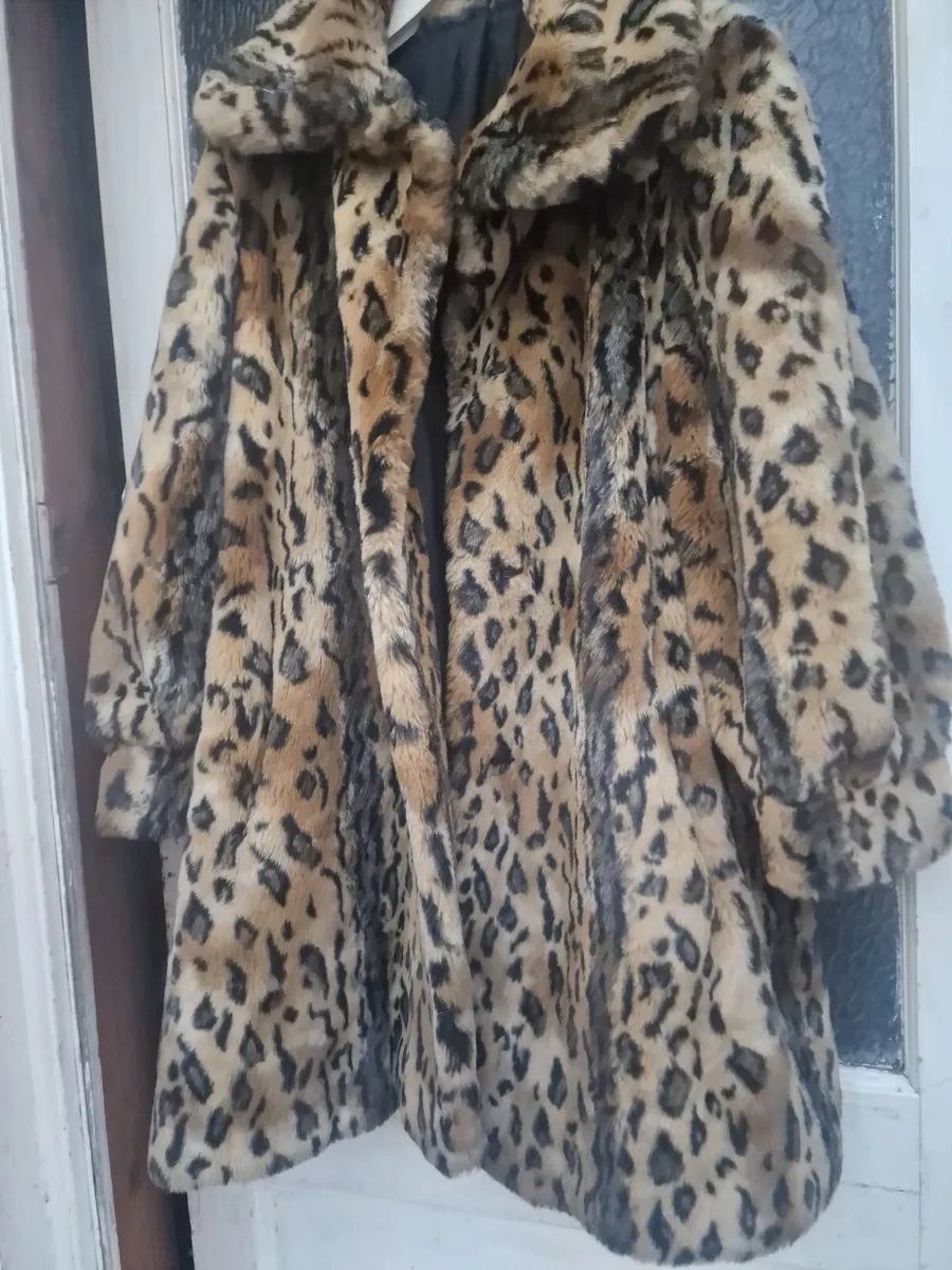 Ladies fur jacket - Image 1