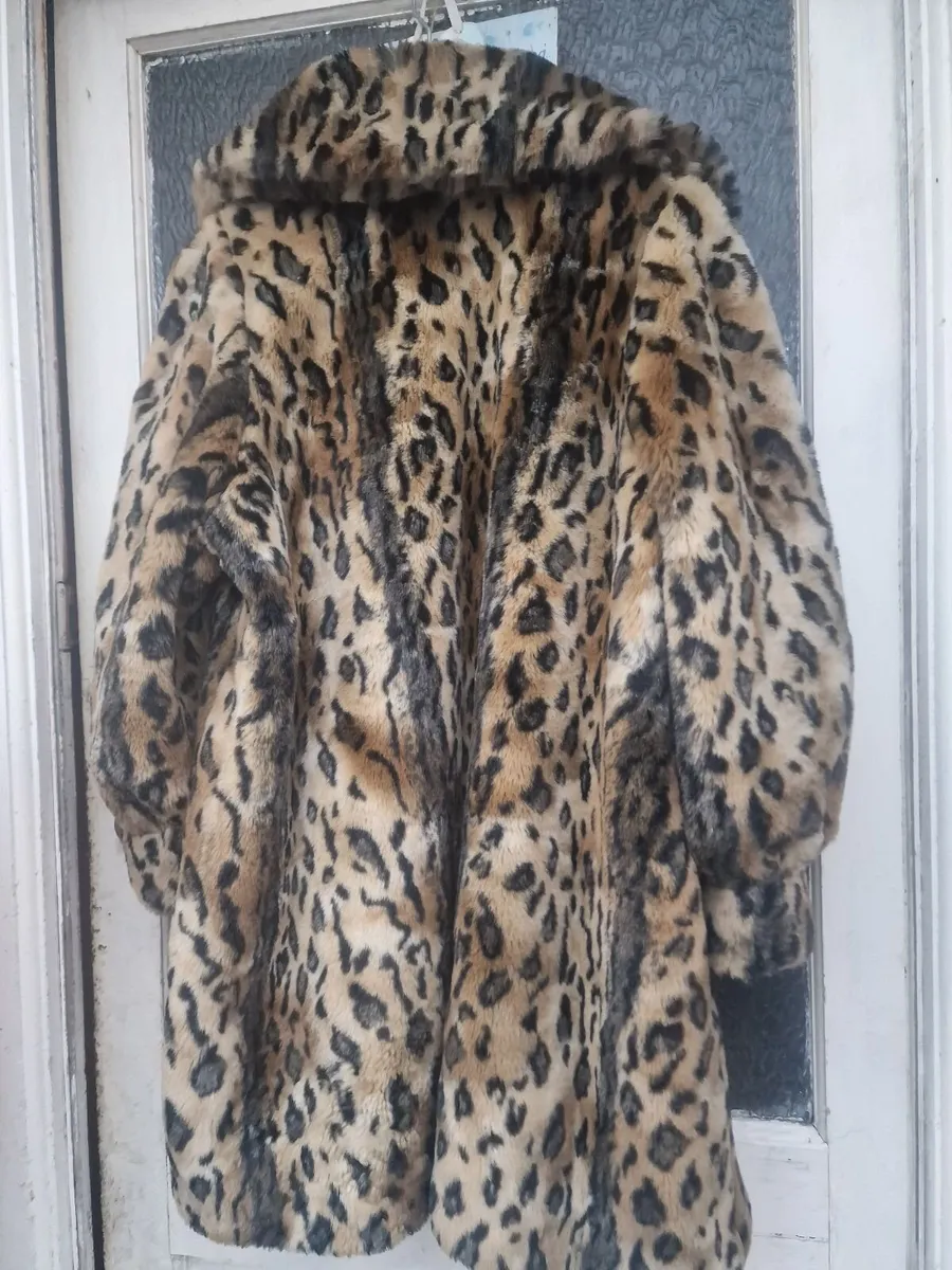 Ladies fur jacket - Image 2