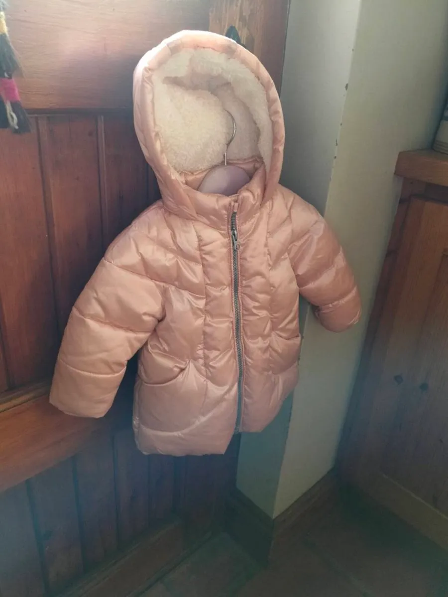 Babys girls Dunne Stores coat. Like new. 6/9 month - Image 2