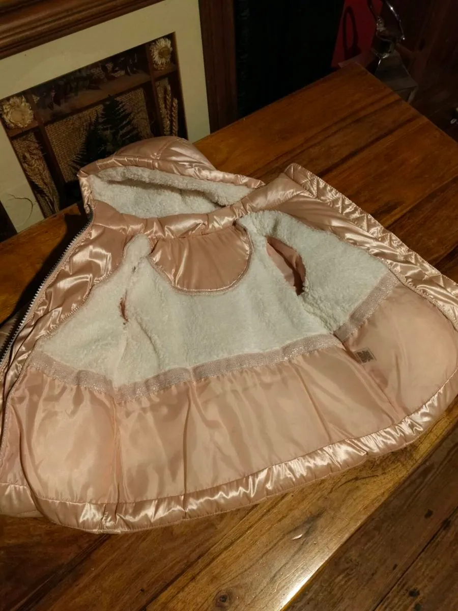 Babys girls Dunne Stores coat. Like new. 6/9 month - Image 4