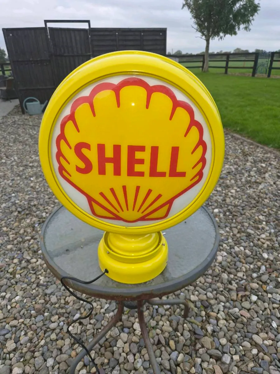 Large  shell light  up globe - Image 1