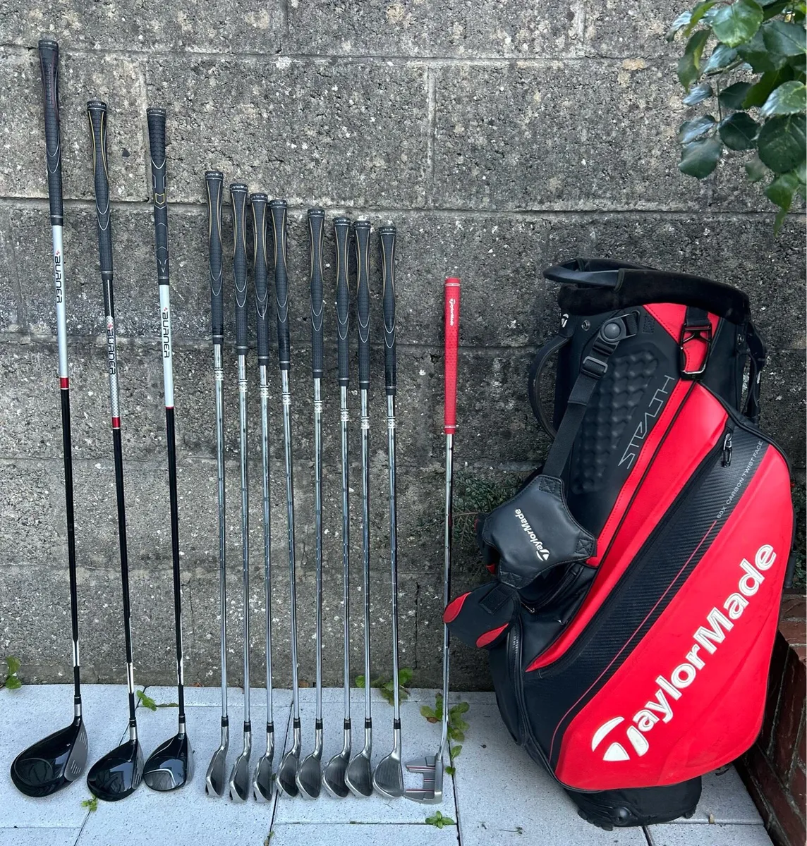 Full set of Taylormade Golf clubs - Image 1