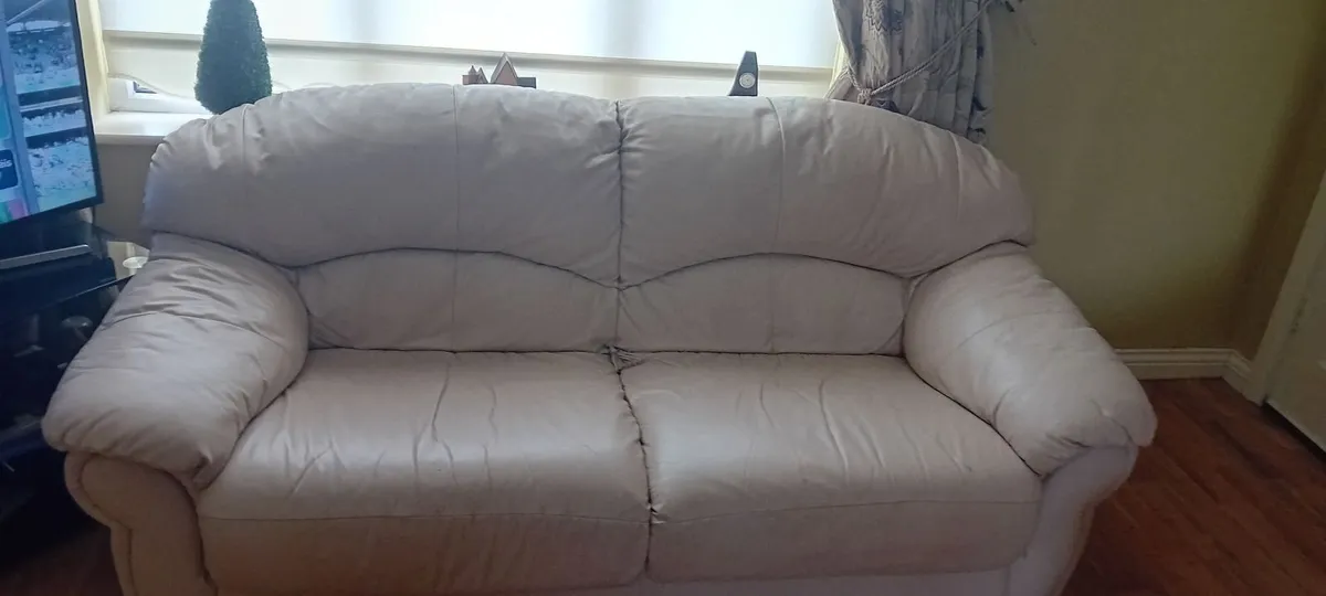 3 piece leather suite in  great condition - Image 3