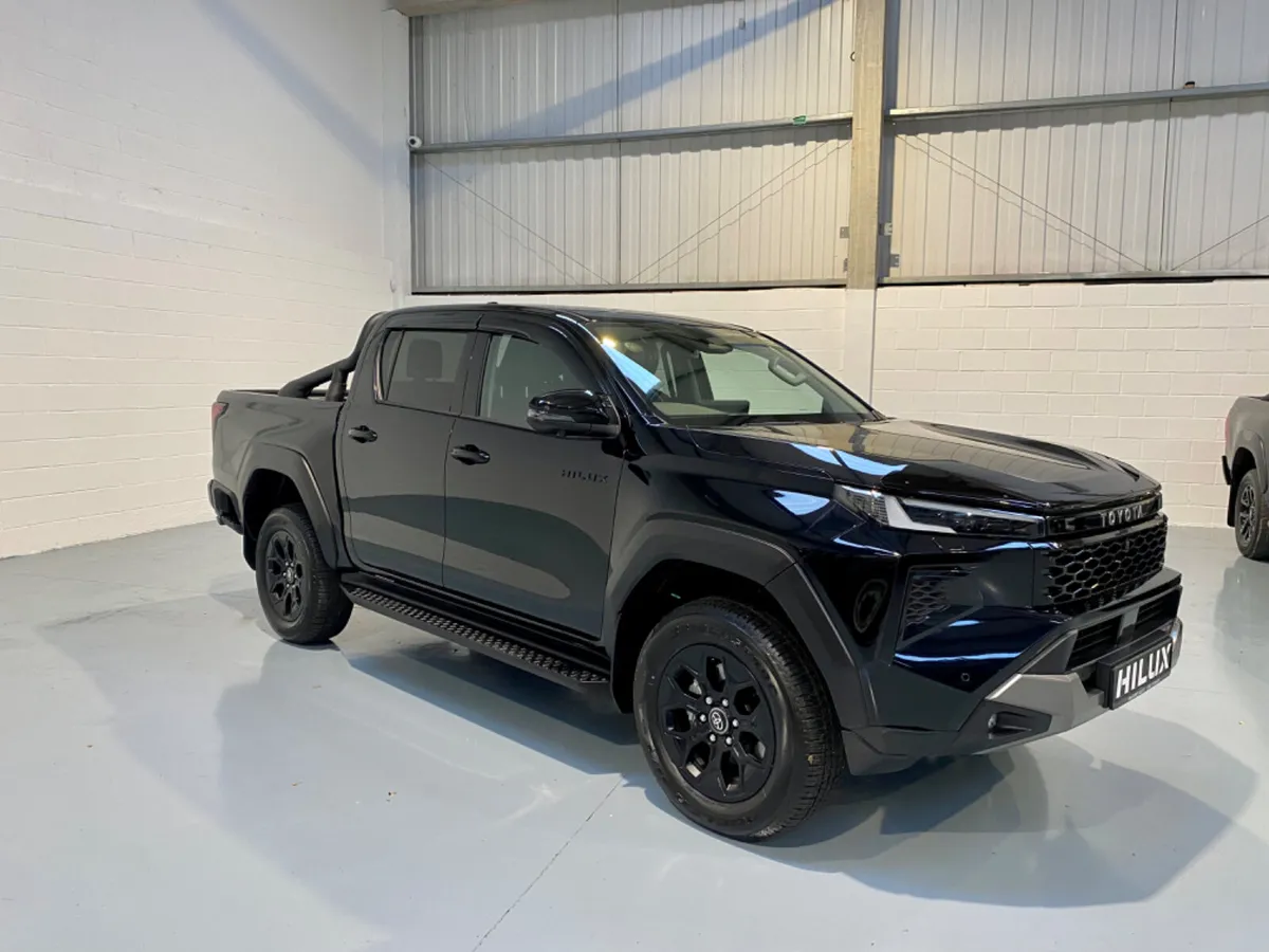 2026 TOYOTA HILUX INVINCIBLE X - Image 2