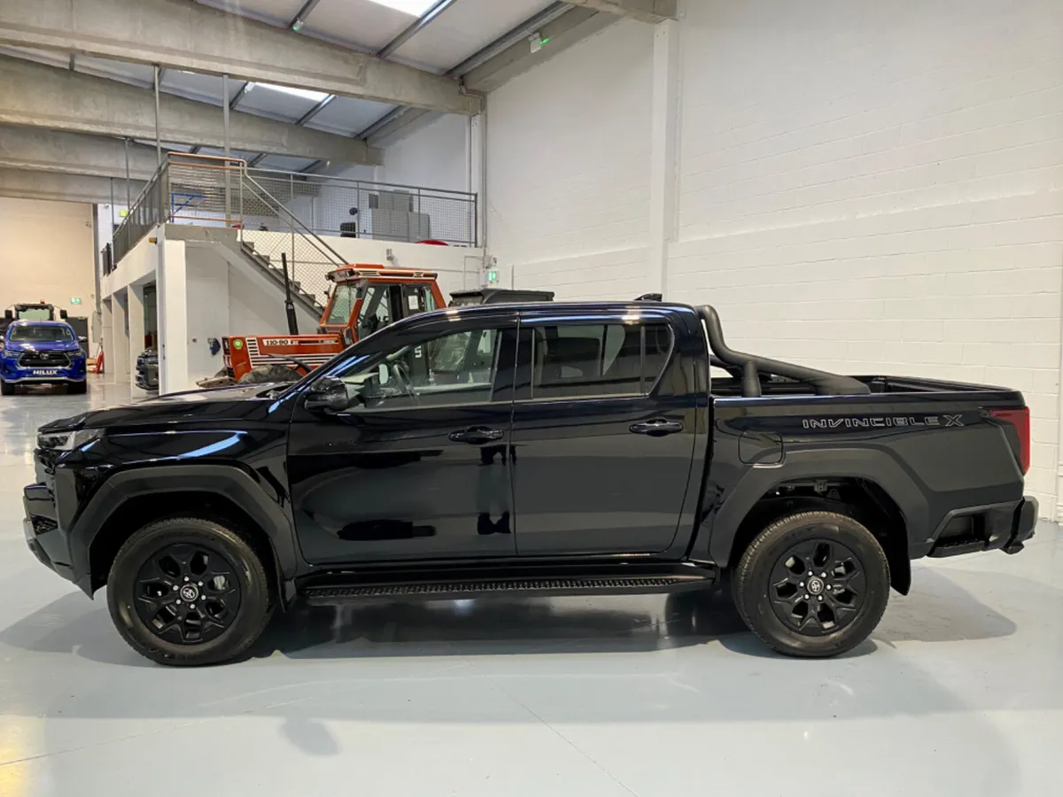 2026 TOYOTA HILUX INVINCIBLE X - Image 3