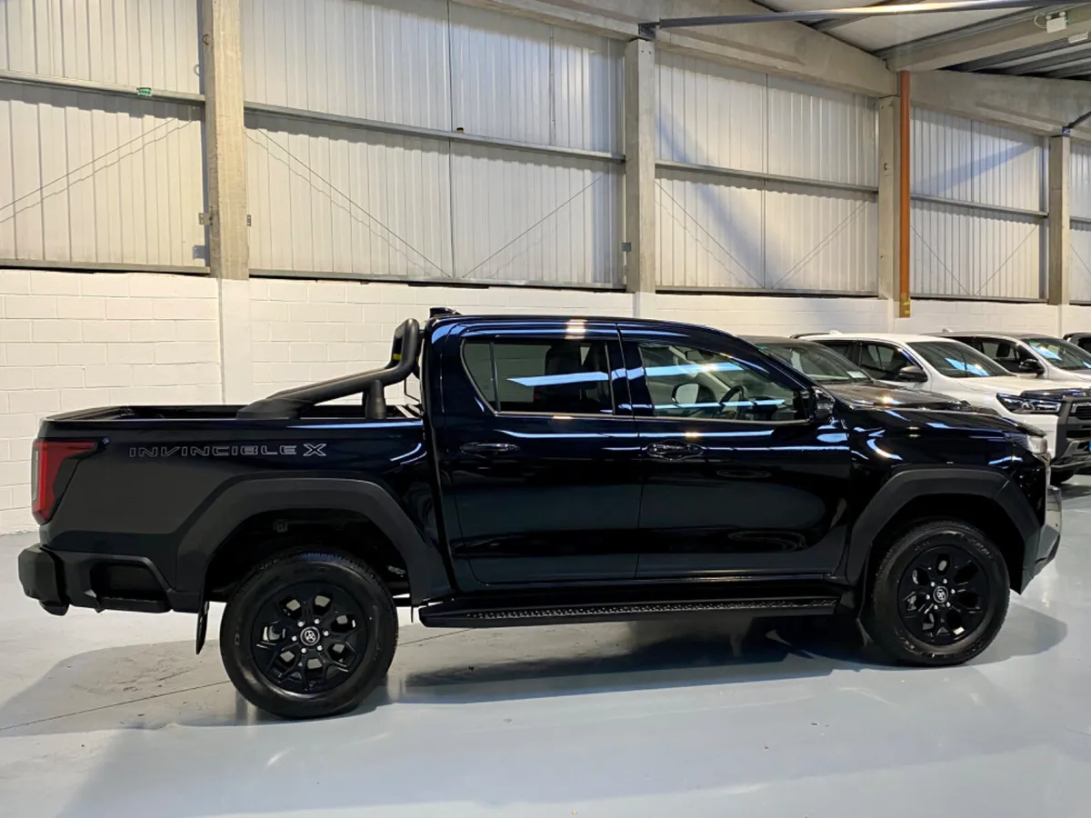 2026 TOYOTA HILUX INVINCIBLE X - Image 4