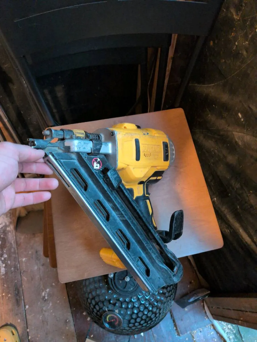 DeWalt nail gun - Image 2