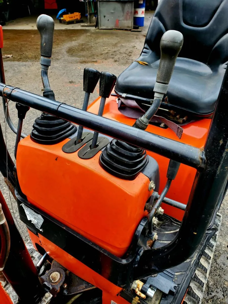 Kubota micro digger k008 - Image 2