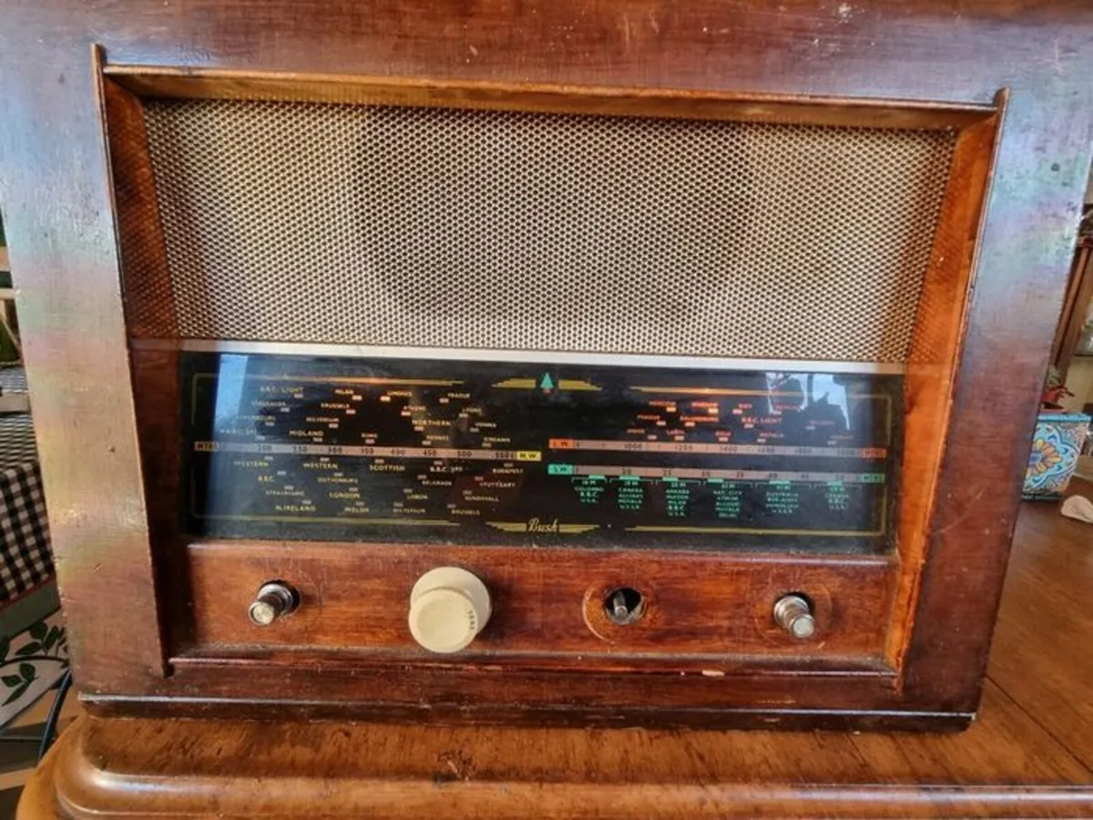 Vintage Bush AC34 valve radio receiver - Image 1