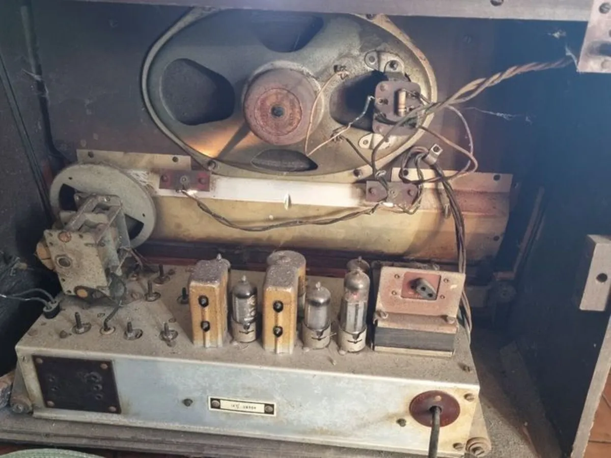 Vintage Bush AC34 valve radio receiver - Image 2