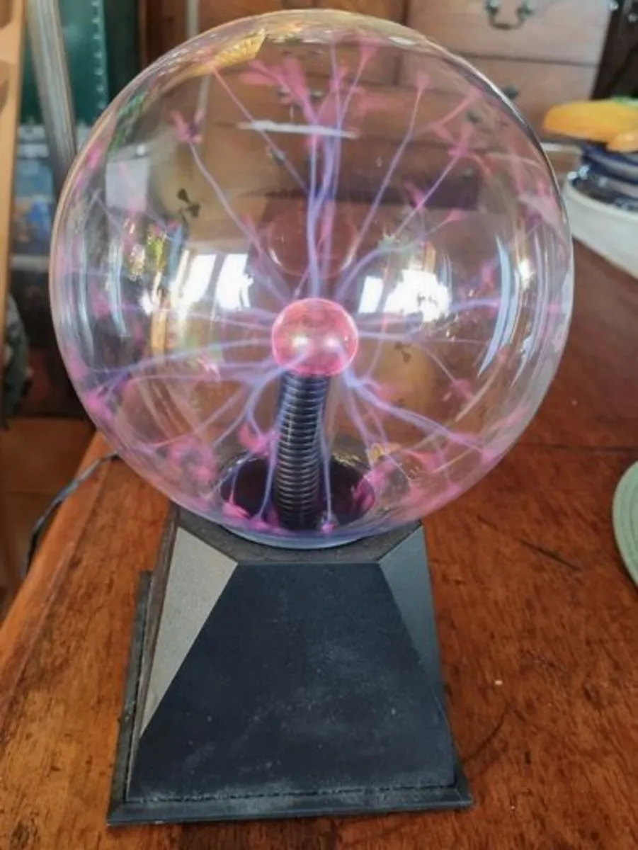 Plasma lamp/plasma ball - Image 1