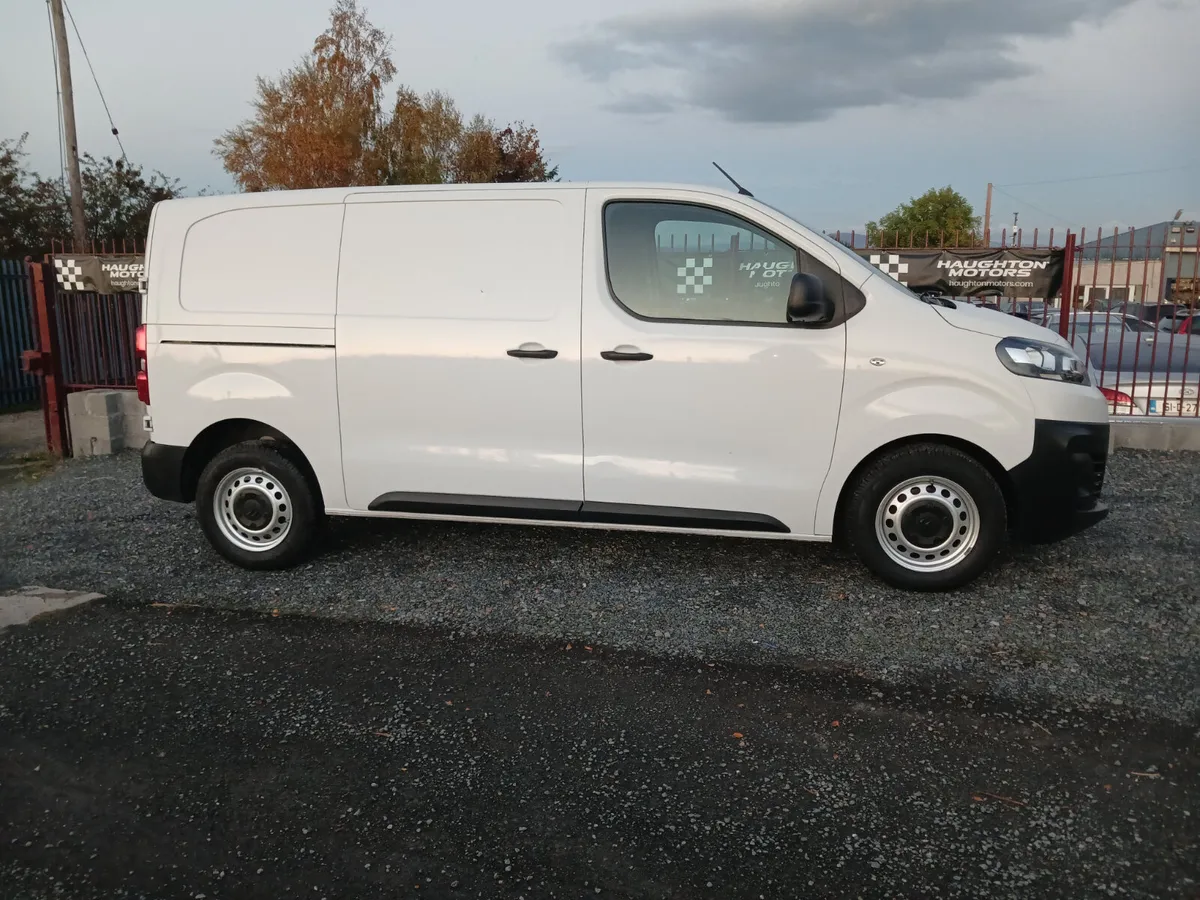 Mint condition Citroen Dispatch 2023 - Image 4