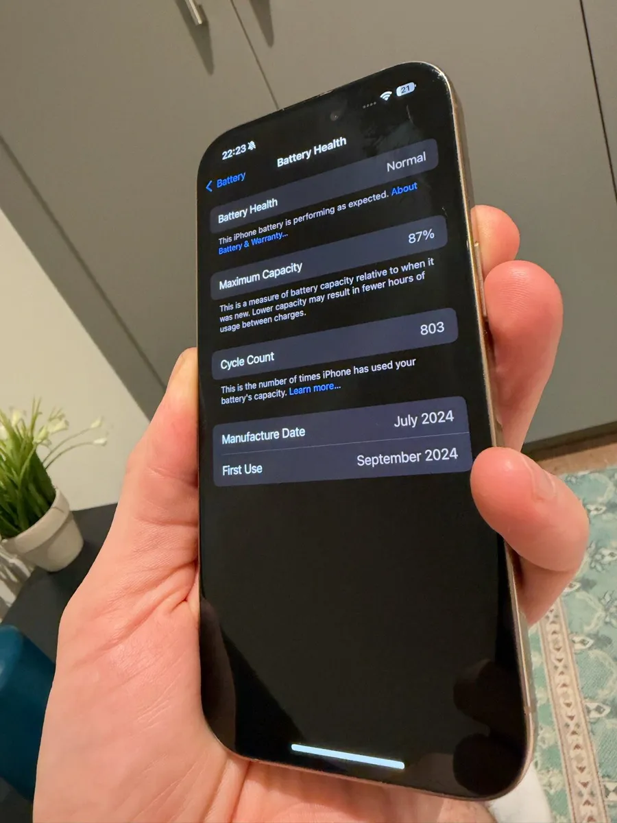iPhone 16 Pro - Image 4