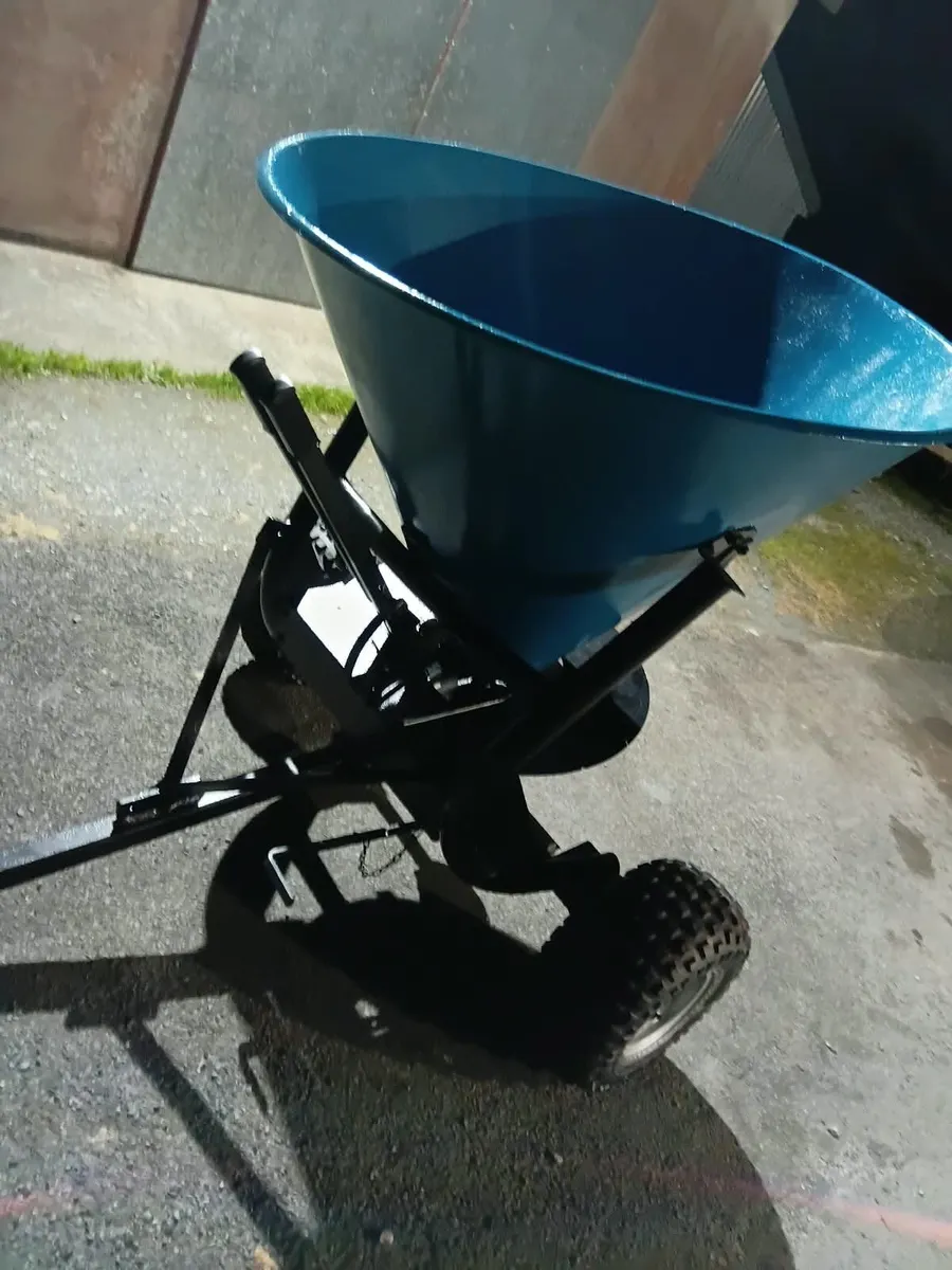 Fleming quad fertiliser spreader - Image 2
