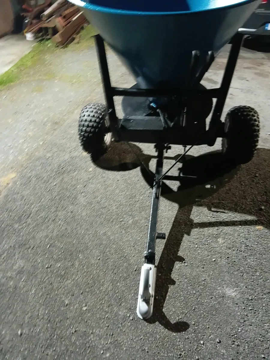 Fleming quad fertiliser spreader - Image 4