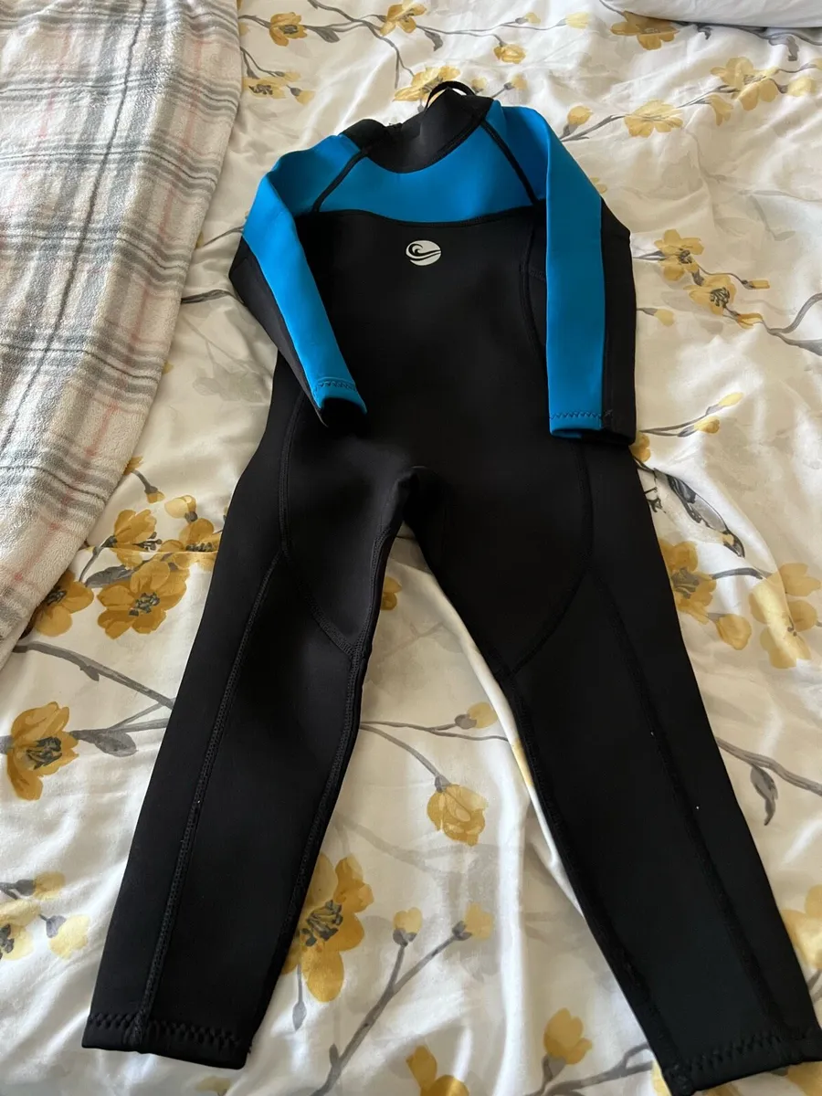 Boys wetsuit age 2/3 €10 - Image 4