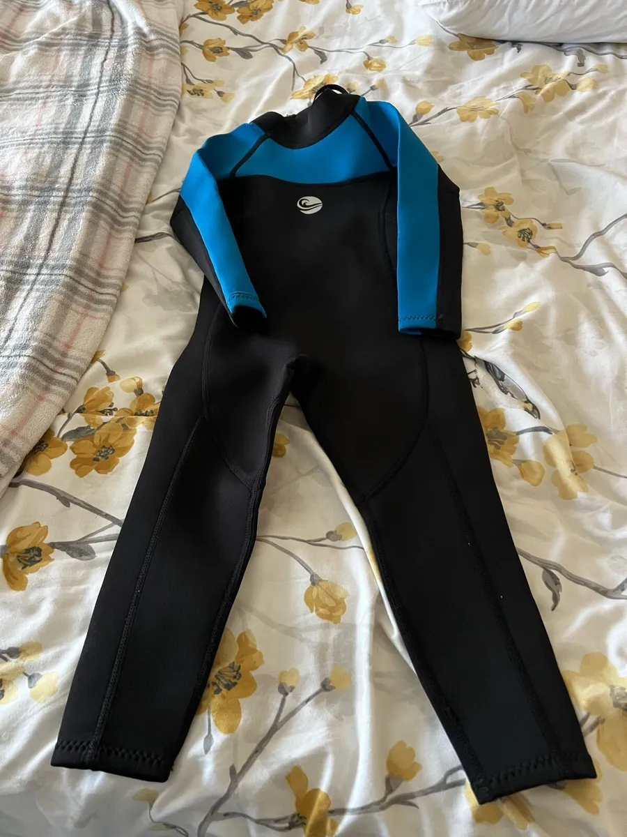 Boys wetsuit age 2/3 €10 - Image 1