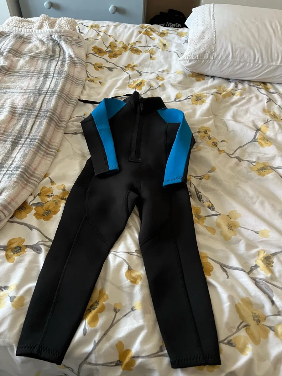 Boys wetsuit age 2/3 €10 - Image 2
