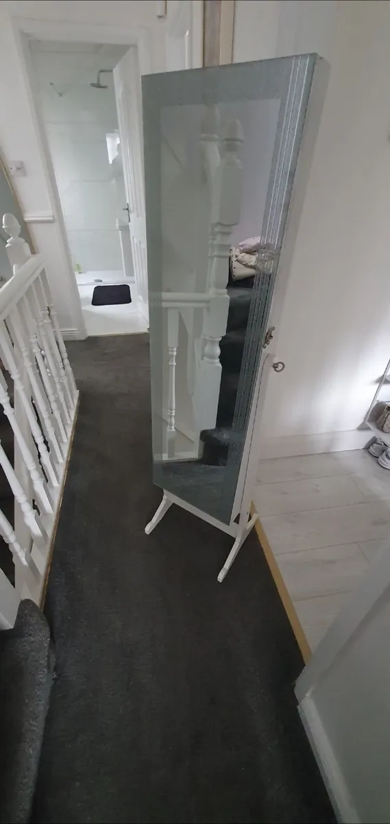 Free standing storage mirror - Image 1