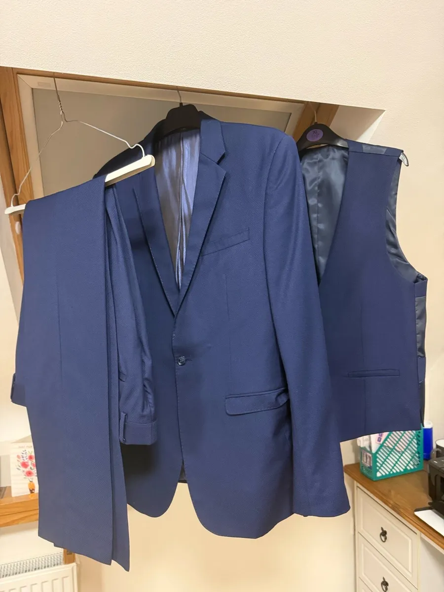 Benetti Men’s 3-Piece Suit - Image 2