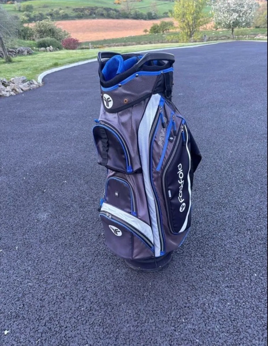 Golf bag and golf trolley - Image 1