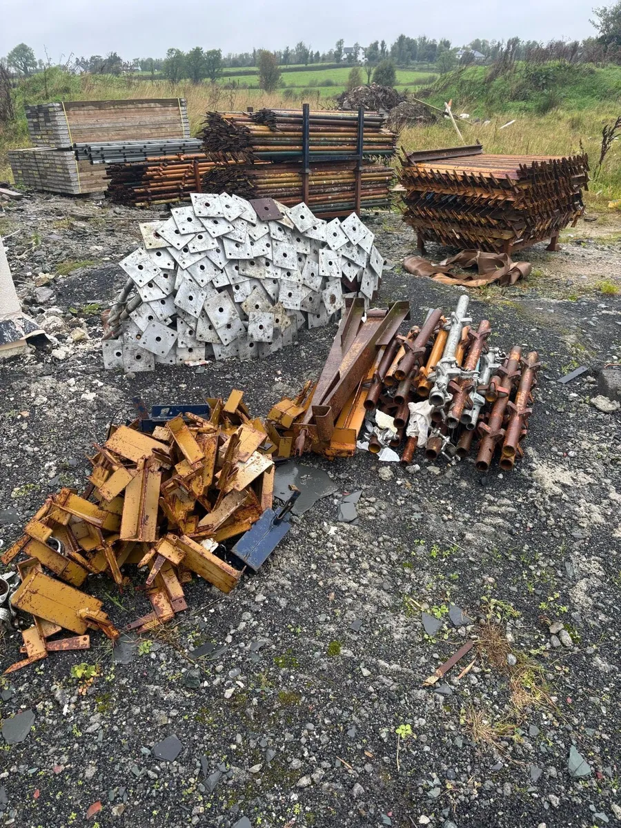 SCAFFOLDING FOR SALE – LARGE COMPLETE PACKAGE - Image 4