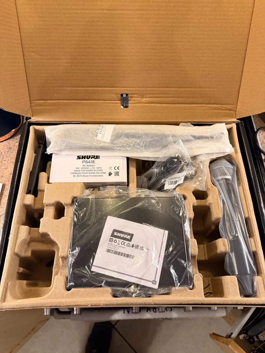Sure, wireless microphone system - Image 1