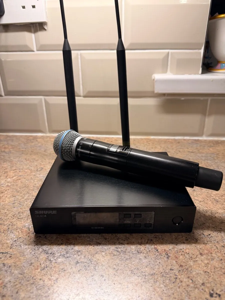 Sure, wireless microphone system - Image 2