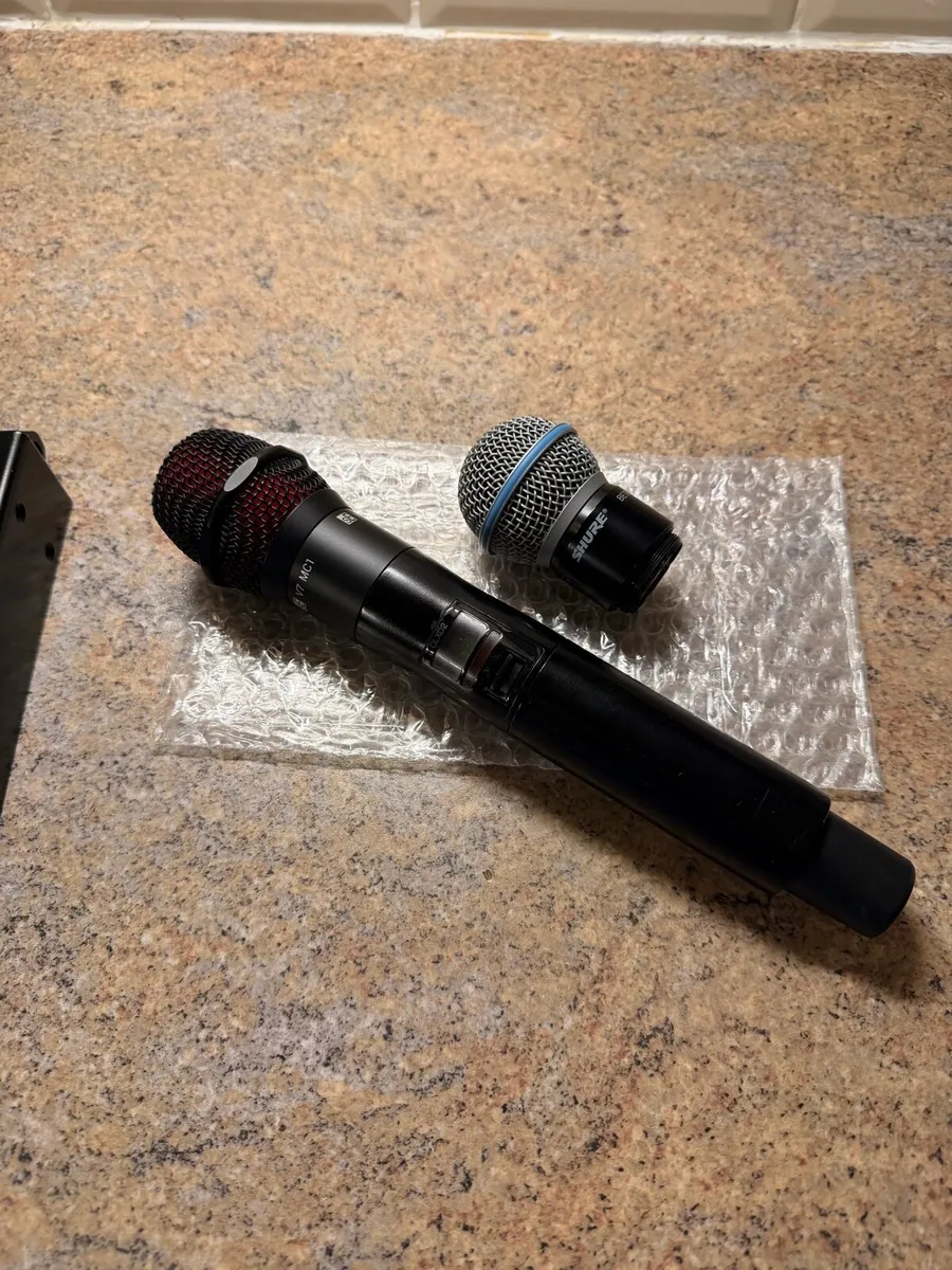 Sure, wireless microphone system - Image 4