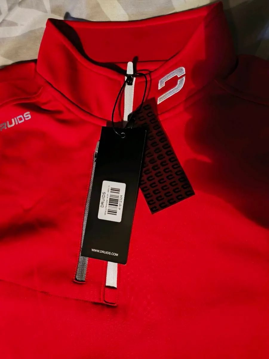 New Druids Red Ultrablend medium quarter zip top - Image 4