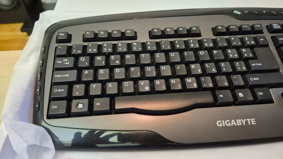 Gigabyte KM7600 wireless keyboard & mouse combo - Image 2