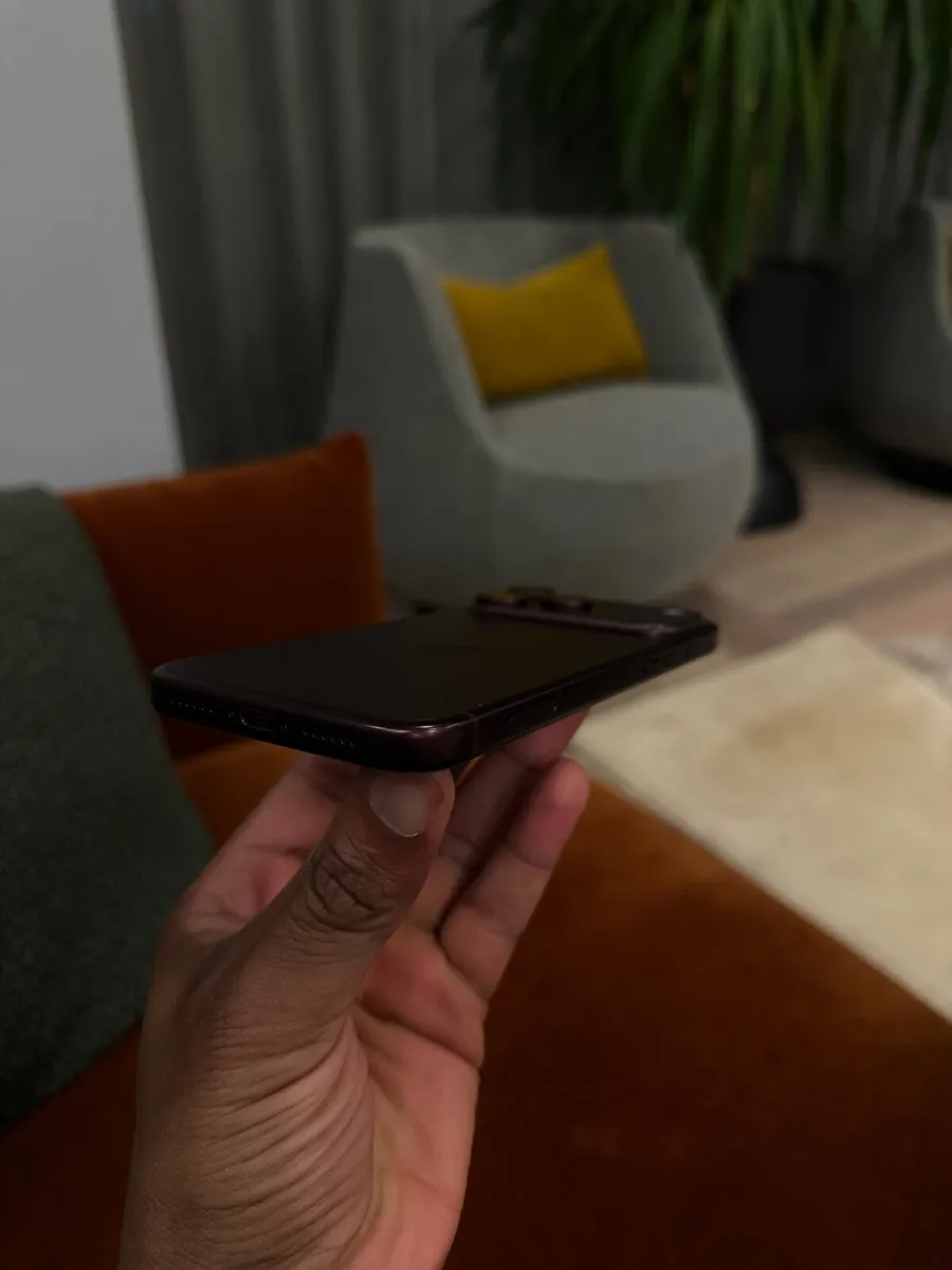 iPhone 18 pro max 512 GB Burgundy - Image 3