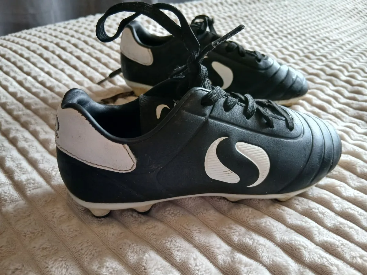Kids football boots - Image 1